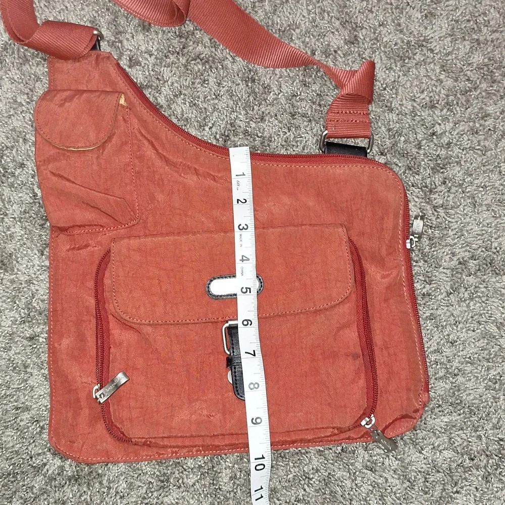 Baggallini medium crossbody zip canvas bag - brick red - Picture 9 of 12